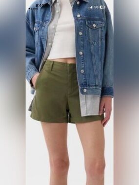 Gap Downtown Khaki Short - OLIVE GREEN - Excellent condition size 12
